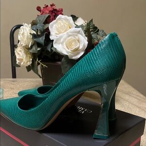 Emerald Green Women's Pointed Toe Pumps(NEW)